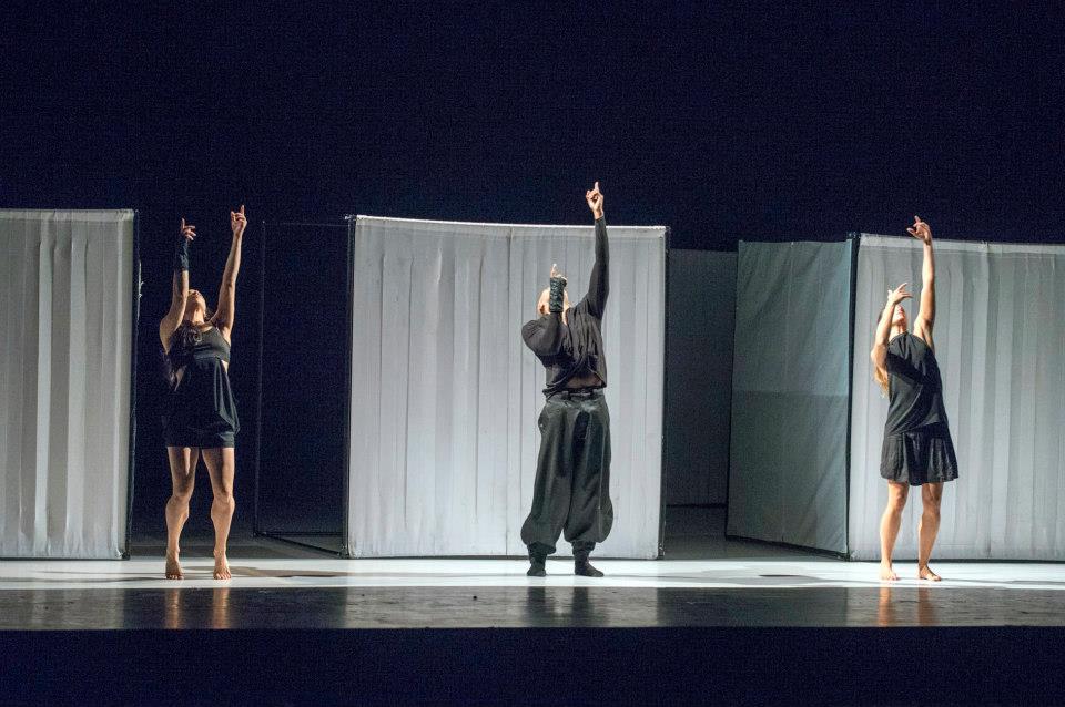 contemporary dancers
